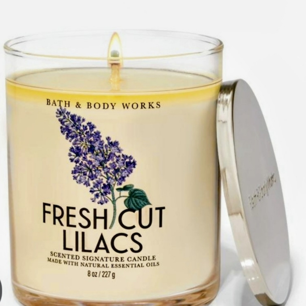 Bath & Body Fresh Cut Lilacs Signature Single Wick Candle 227 Gr